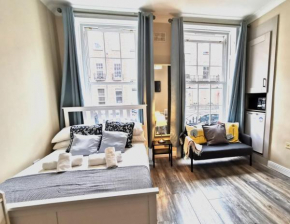 Cosy Central Studio off OConnell FAST WIFI